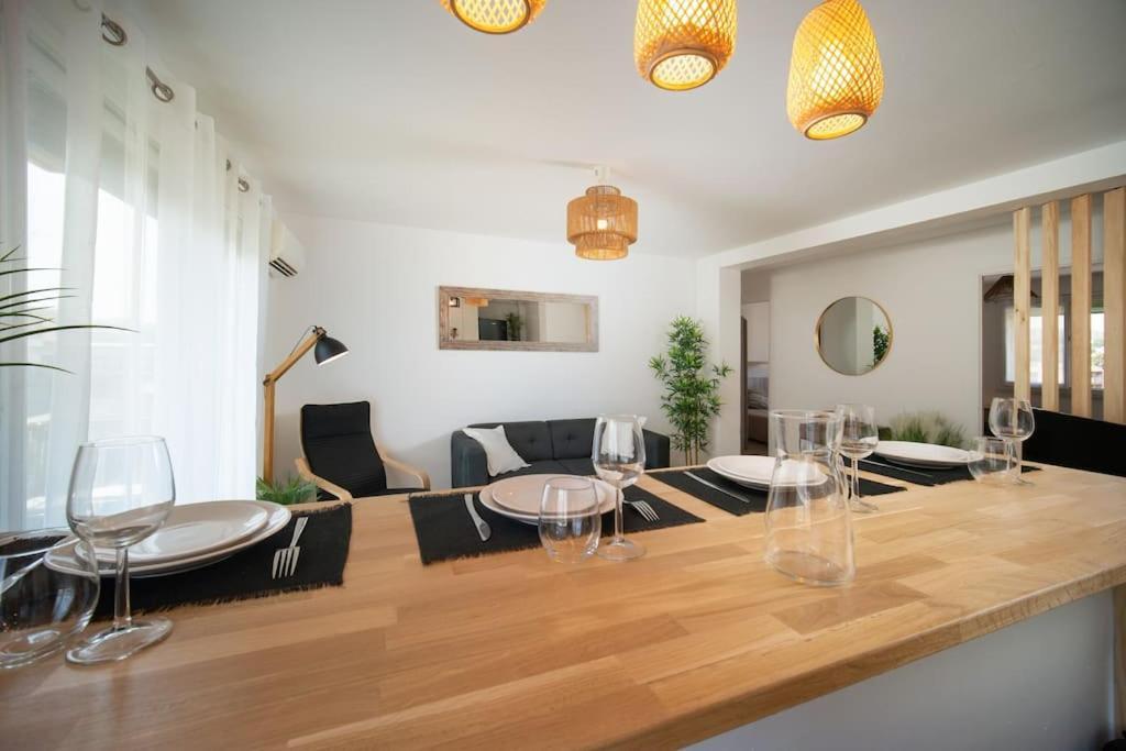 Fully Equipped Apartment With Parking 6 Beds Marseille Bagian luar foto